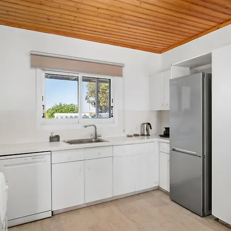 Shoreline House * לרנקה