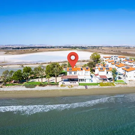 Shoreline House לרנקה