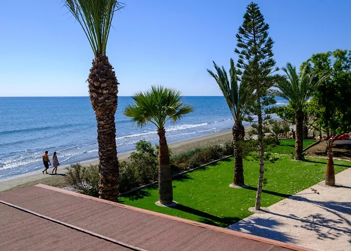 Shoreline House لارنكا